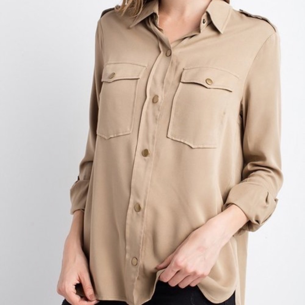 ✨|🎉HOST PICK🎉| Tan Utility Button Up - Picture 2 of 8